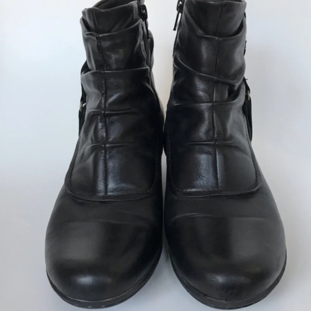 Cobb Hill Alexandra Black Leather Ankle Boot - Picture 2 of 6